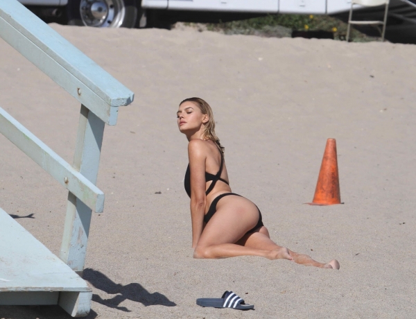 kelly-rohrbach-on-the-set-of-a-photoshoot-in-malibu-may-23-2016-8.jpg